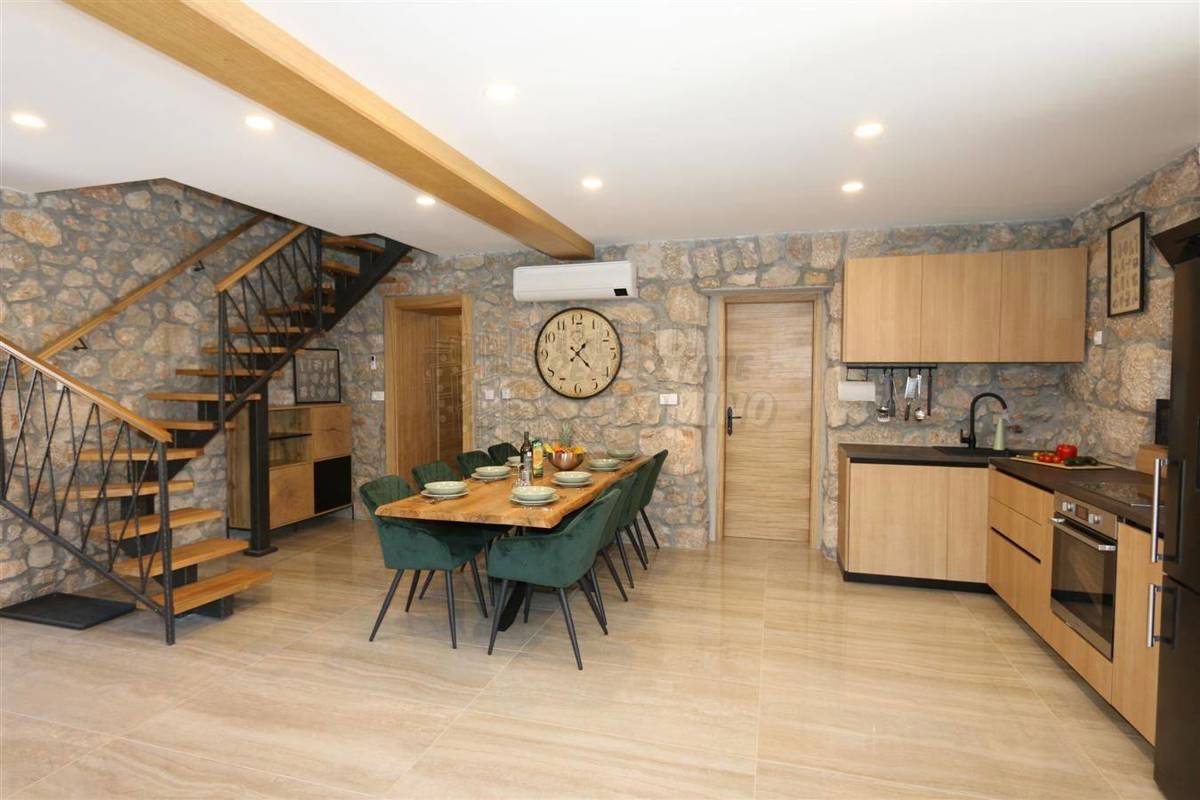Prenovljena stara kamnita hiša! Otok Krk, Dobrinj