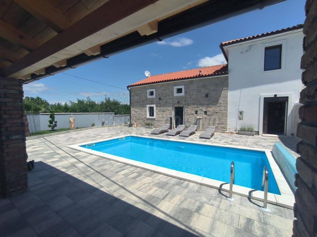 Prenovljena stara kamnita hiša! Otok Krk, Dobrinj