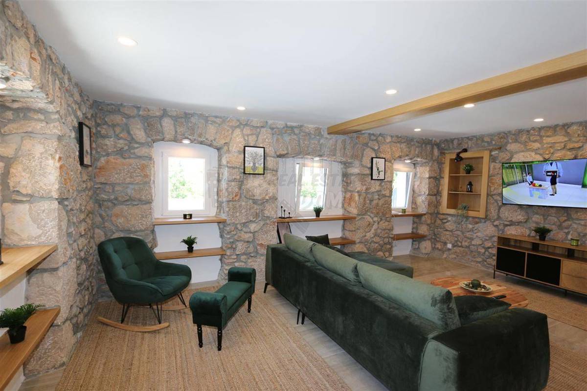 Prenovljena stara kamnita hiša! Otok Krk, Dobrinj