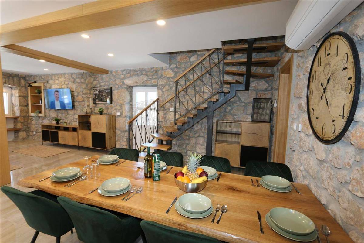 Prenovljena stara kamnita hiša! Otok Krk, Dobrinj