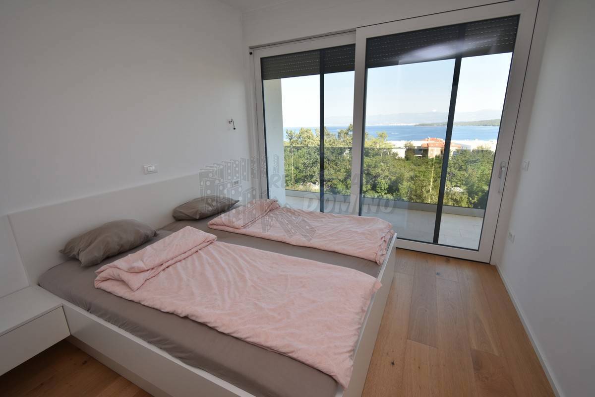 Luksuzni penthouse z bazenom na strehi in odprtim pogledom na morje!