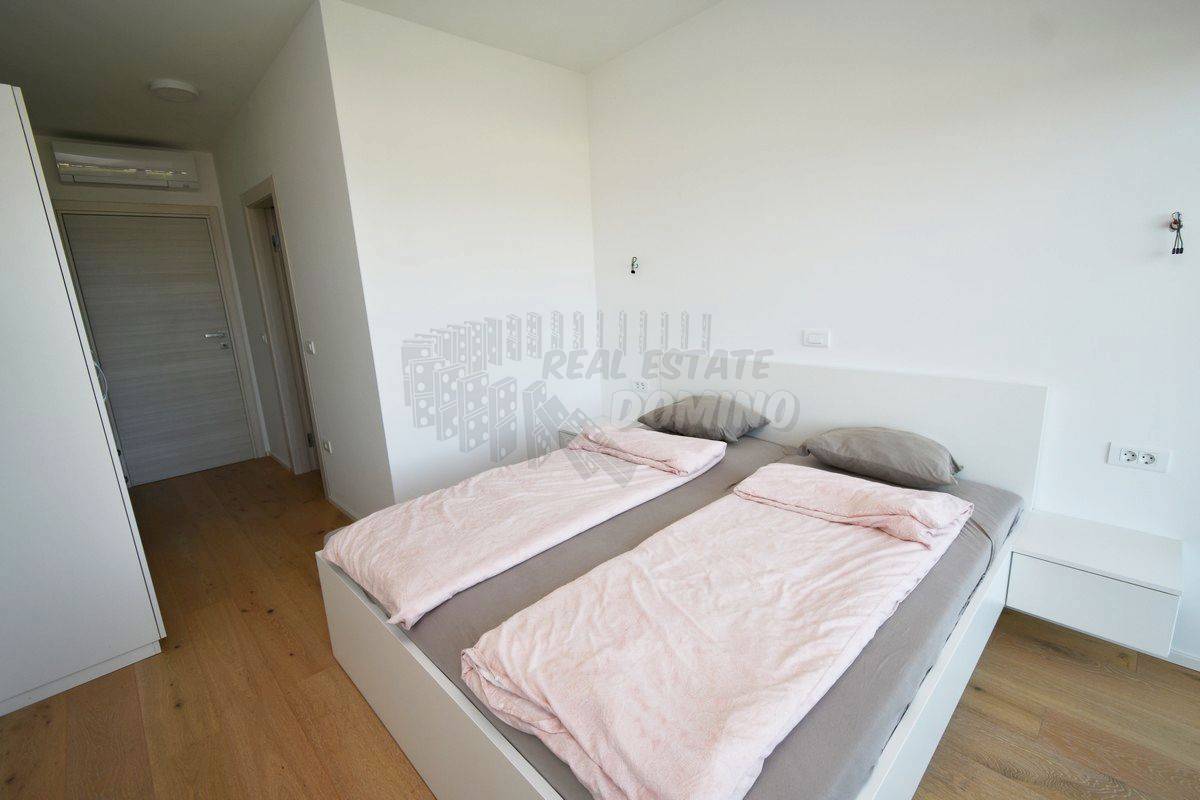 Luksuzni penthouse z bazenom na strehi in odprtim pogledom na morje!