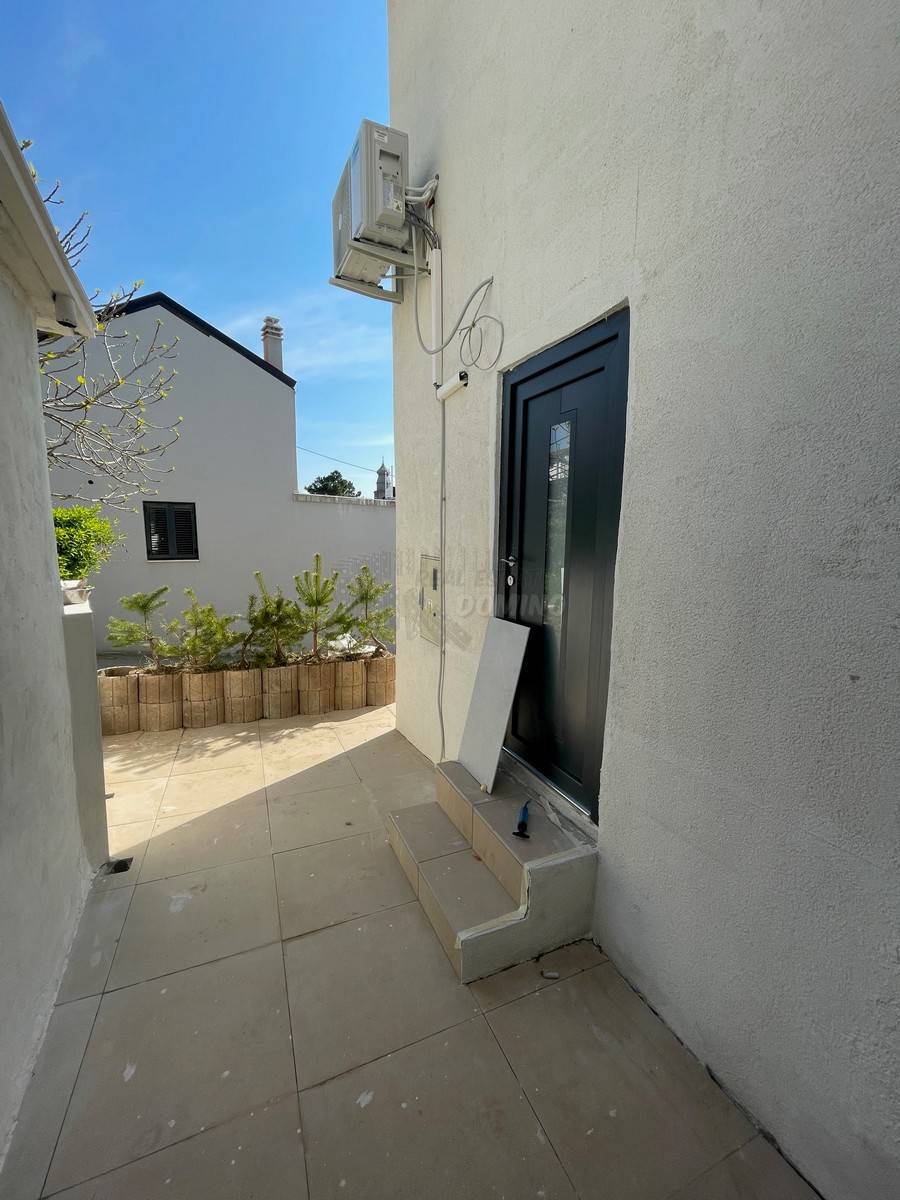 Čudovita obnovljena stara kamnita hiša! Punat!