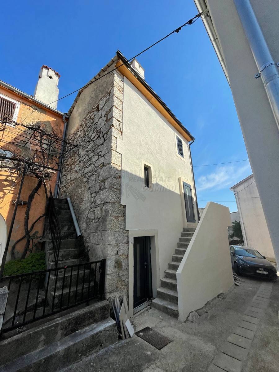 Čudovita obnovljena stara kamnita hiša! Punat!