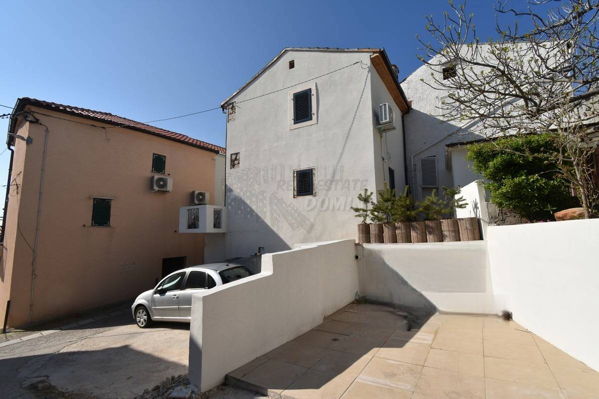 Čudovita obnovljena stara kamnita hiša! Punat!