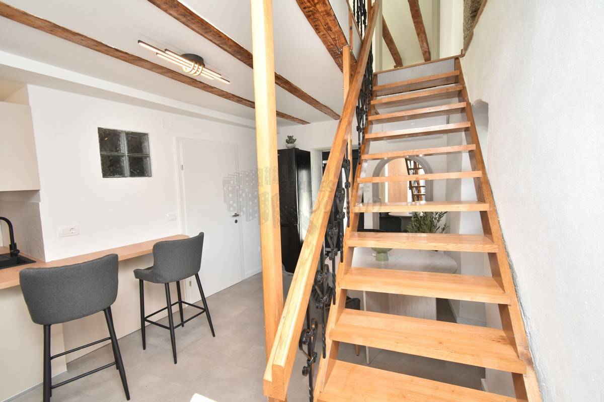 Čudovita obnovljena stara kamnita hiša! Punat!