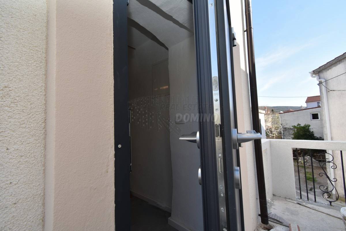 Čudovita obnovljena stara kamnita hiša! Punat!