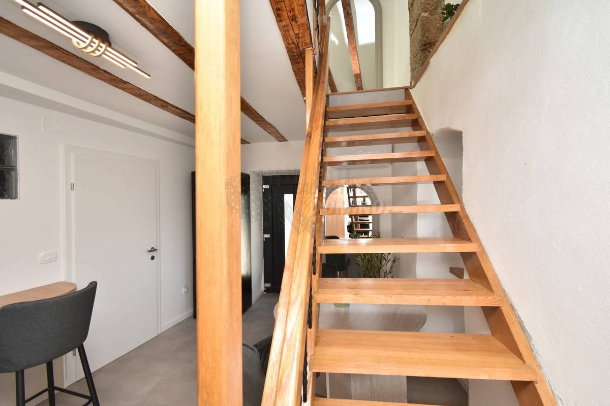 Čudovita obnovljena stara kamnita hiša! Punat!