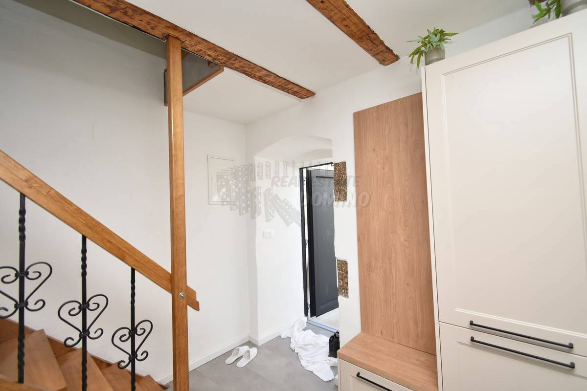 Čudovita obnovljena stara kamnita hiša! Punat!