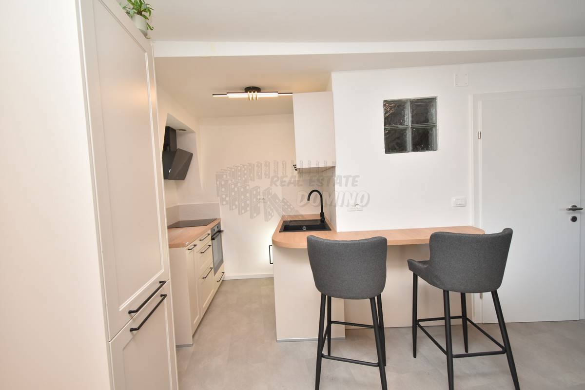 Čudovita obnovljena stara kamnita hiša! Punat!