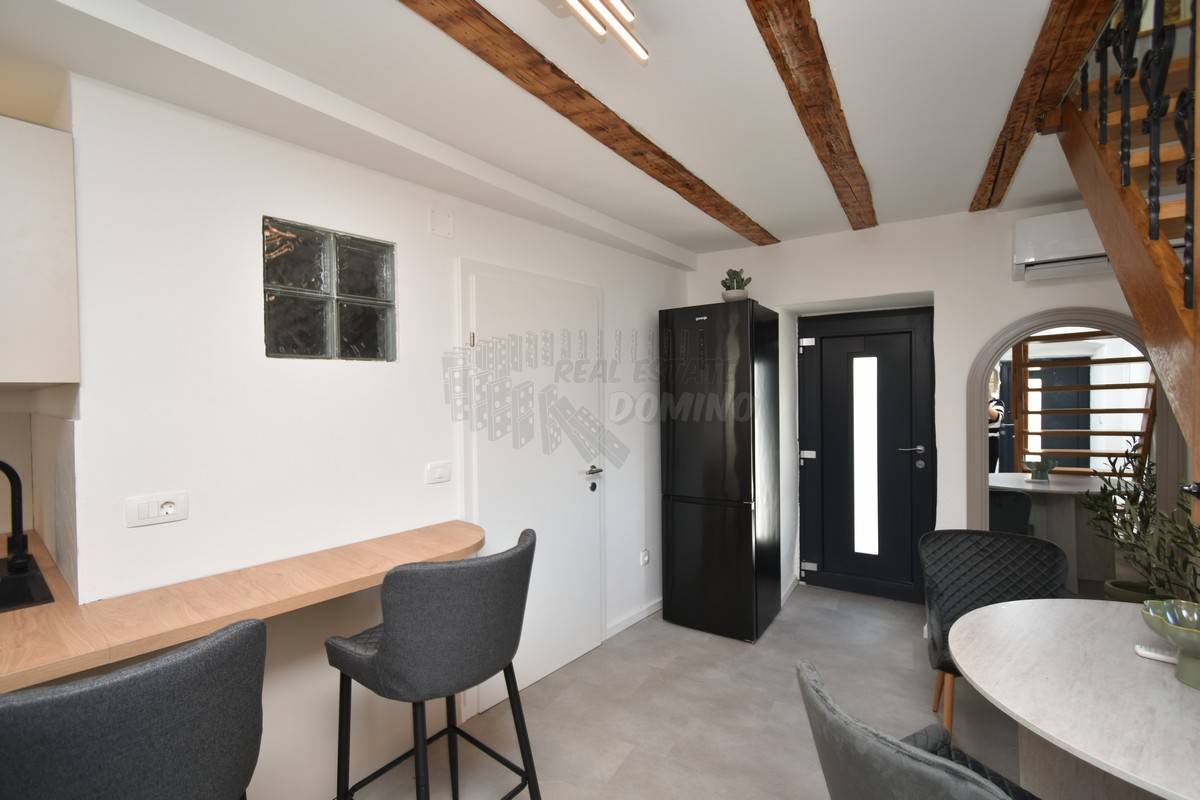 Čudovita obnovljena stara kamnita hiša! Punat!