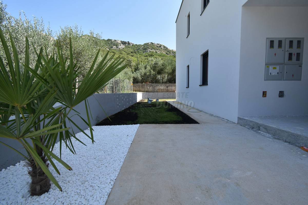 Novogradnja z vrtom - Baška!! Otok Krk Pošaljite povratne informacije Bočne ploče Povijest Spremljeno