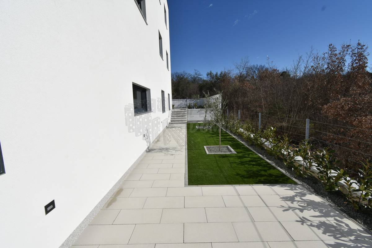 Dve stanovanji v novogradnji! Malinska!