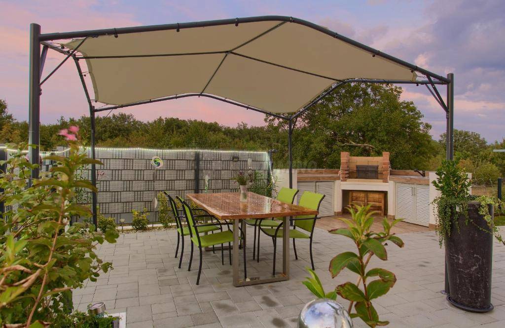 Apartma z zasebnim bazenom! Otok Krk!