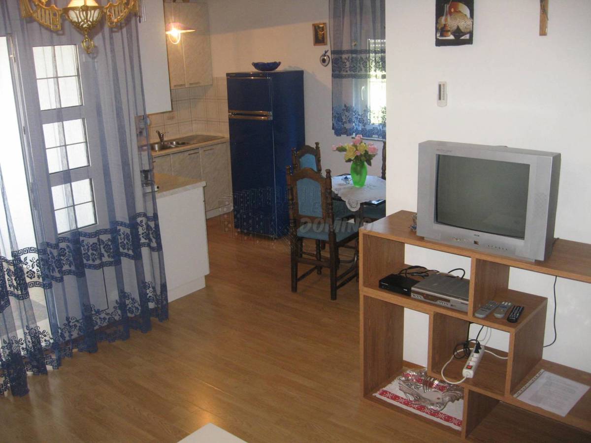 Hiša s 5 apartmaji v bližini morja! šilo!