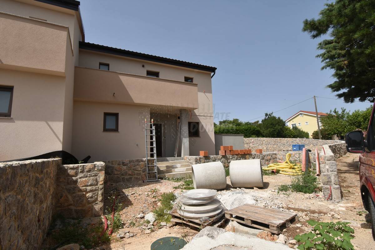 Lepa novogradnja v bližini mesta Krk!