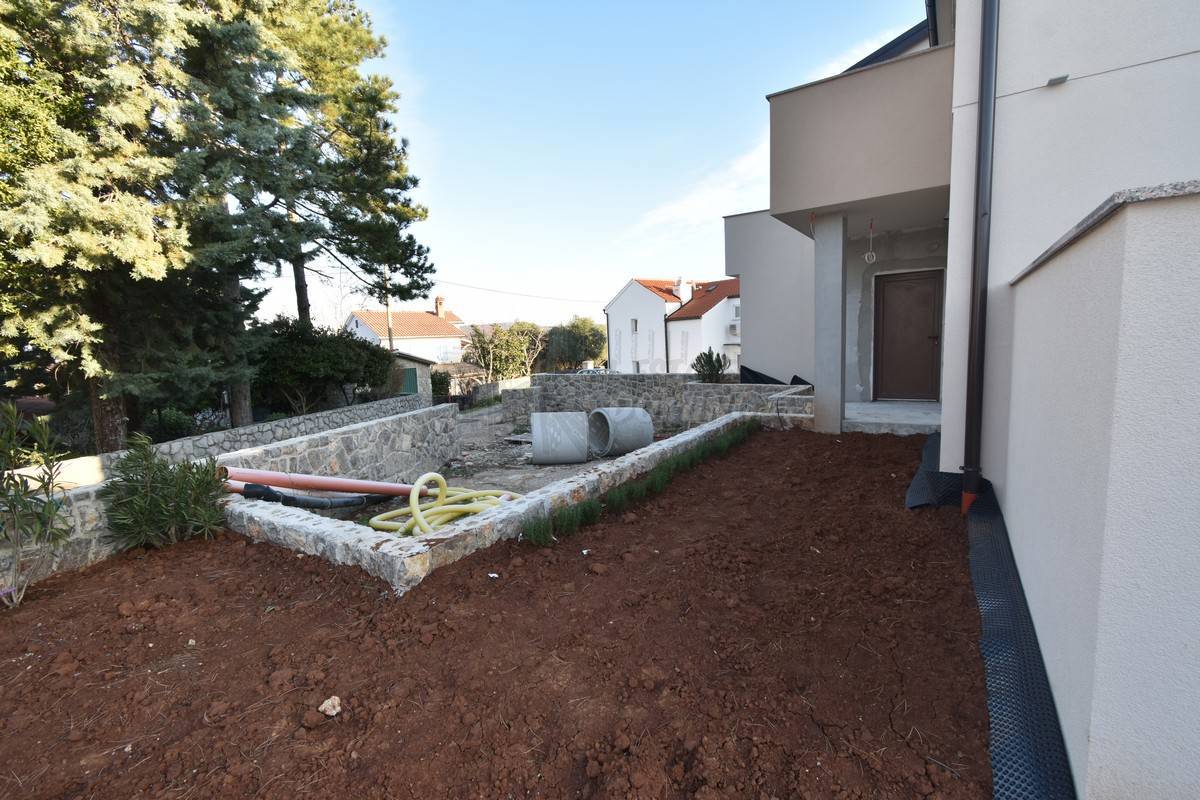 Lepa novogradnja v bližini mesta Krk!