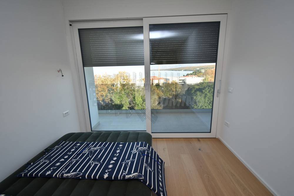 Luksuzni penthouse z bazenom na strehi in odprtim pogledom na morje!