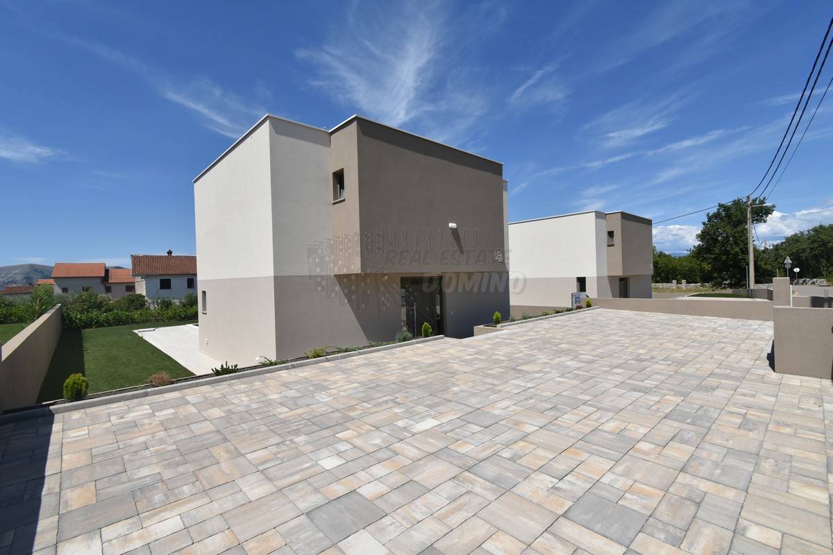 Vila s 4 spalnicami in razgledom! Mesto Krk - okolica!
