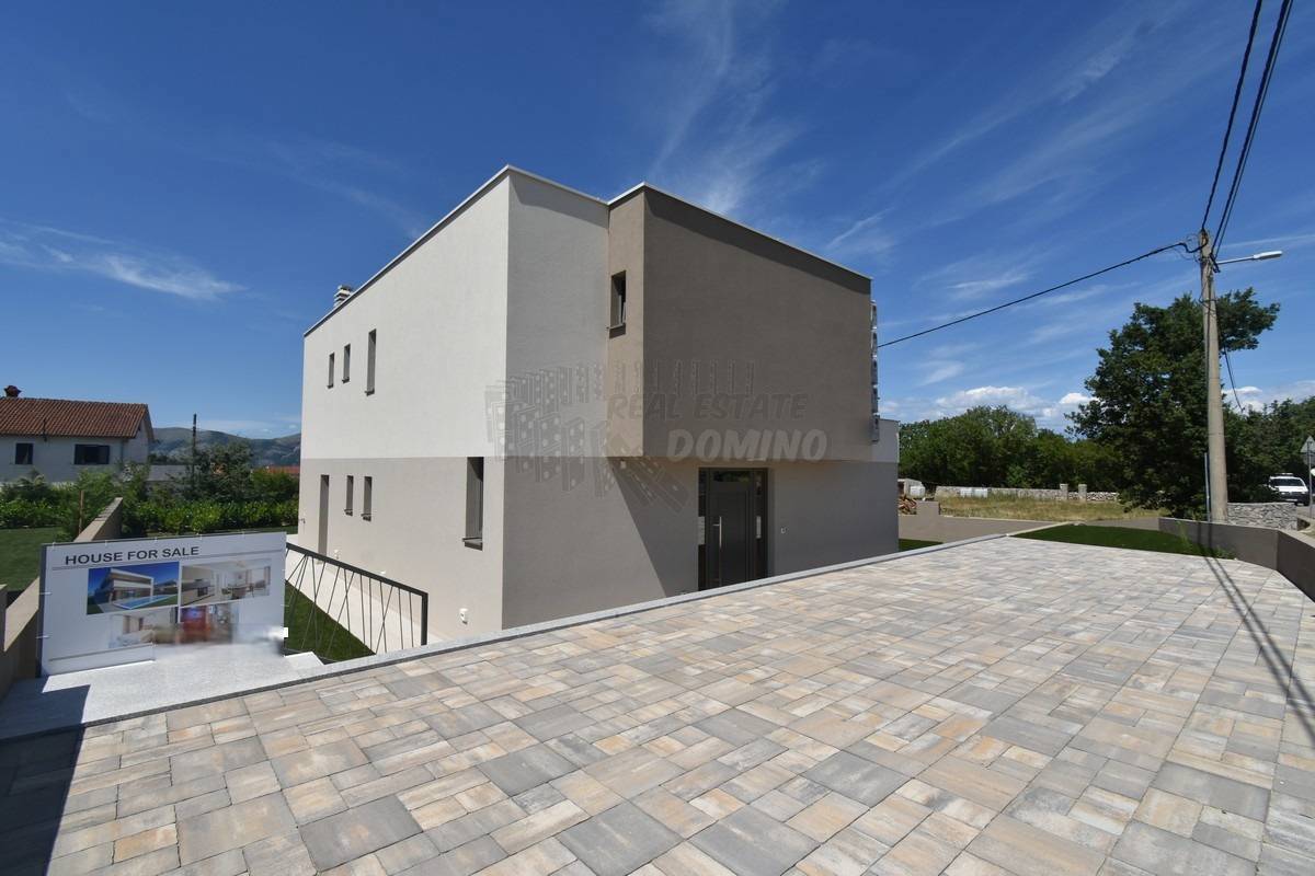Vila s 4 spalnicami in razgledom! Mesto Krk - okolica!
