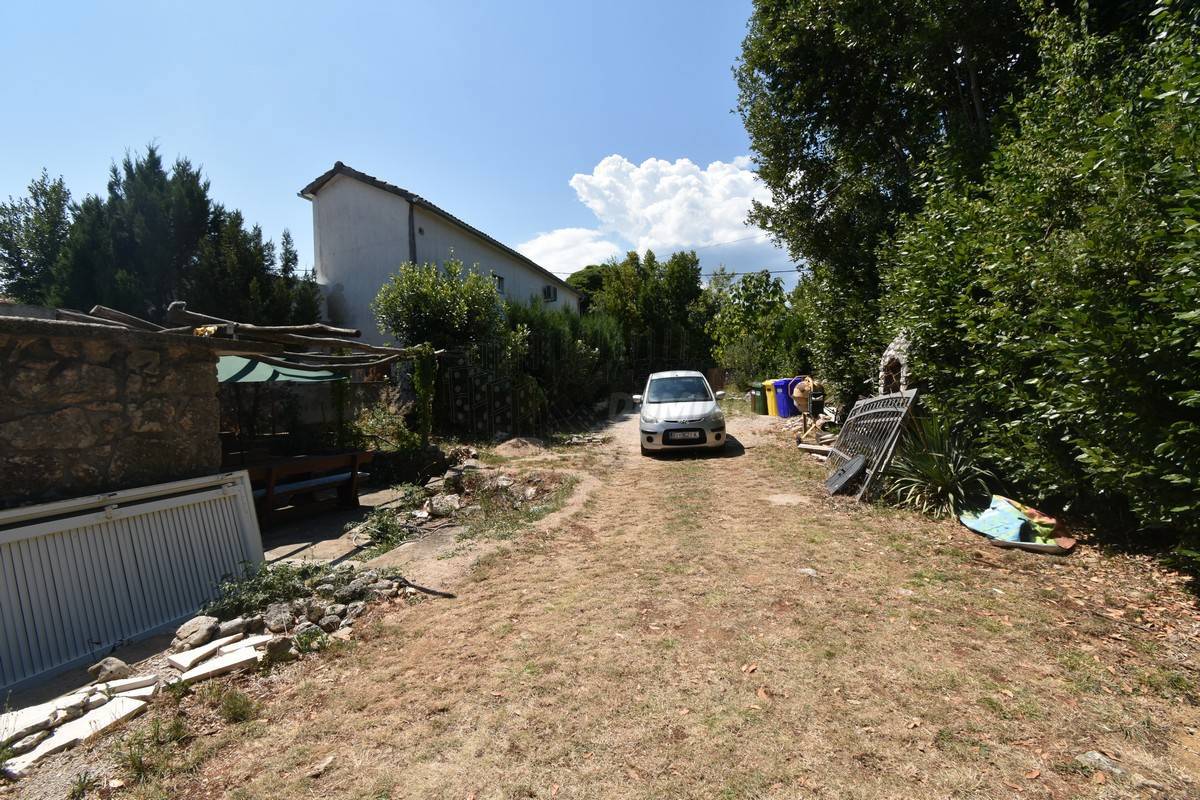 Stara kamnita hiša delno prenovljena! Šilo - okolica