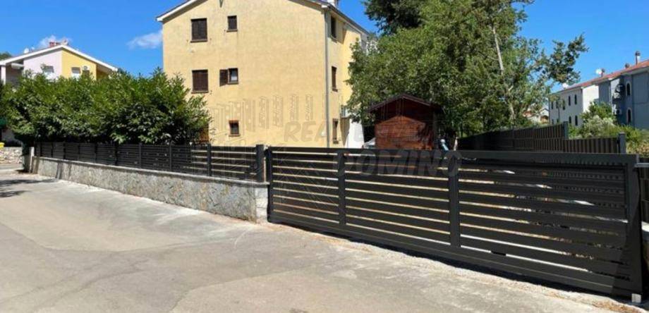 Stanovanje z lepim vrtom!! Malinska-okolica