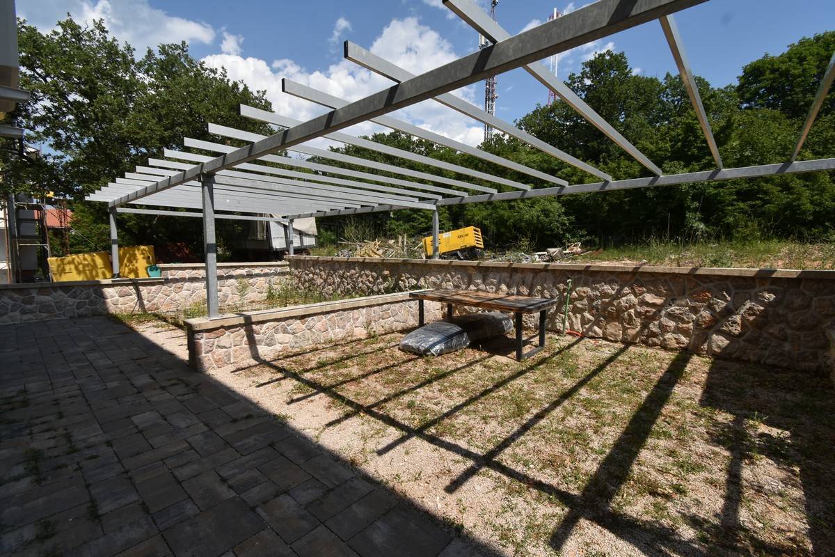 Stanovanje s čudovitim razgledom! Njivice!