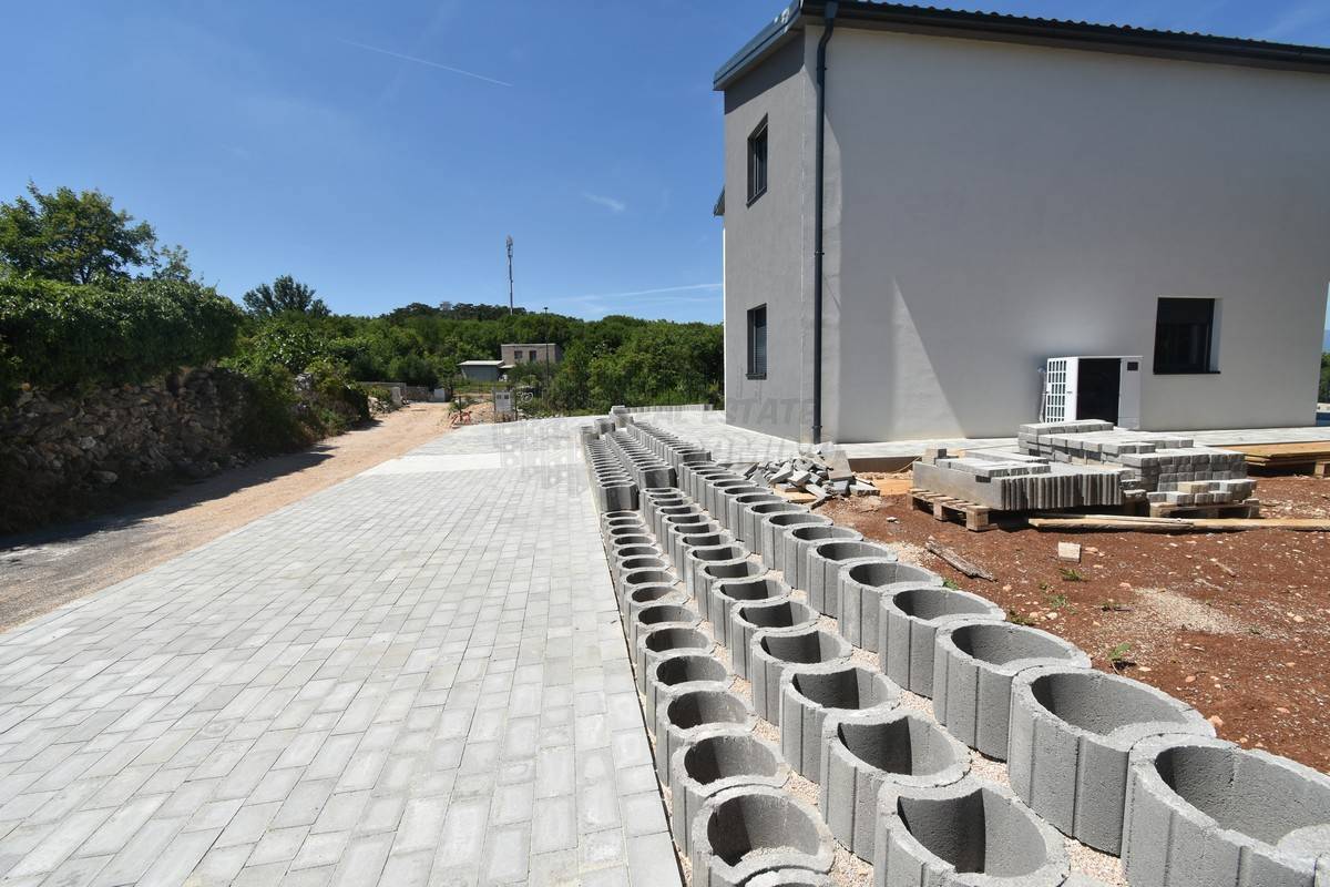 Luksuzna vila s pogledom na morje, velikim vrtom in bazenom-Vrbnik!