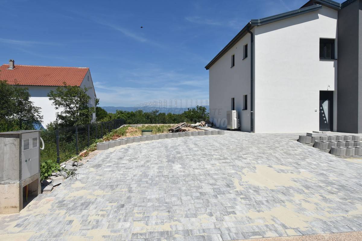 Luksuzna vila s pogledom na morje, velikim vrtom in bazenom-Vrbnik!