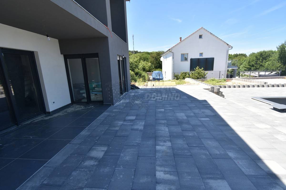 Luksuzna vila s pogledom na morje, velikim vrtom in bazenom-Vrbnik!