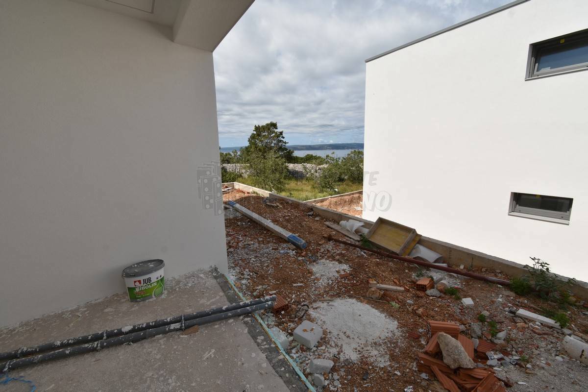 Novogradnja, Punat - stanovanje z vrtom in bazenom! ​