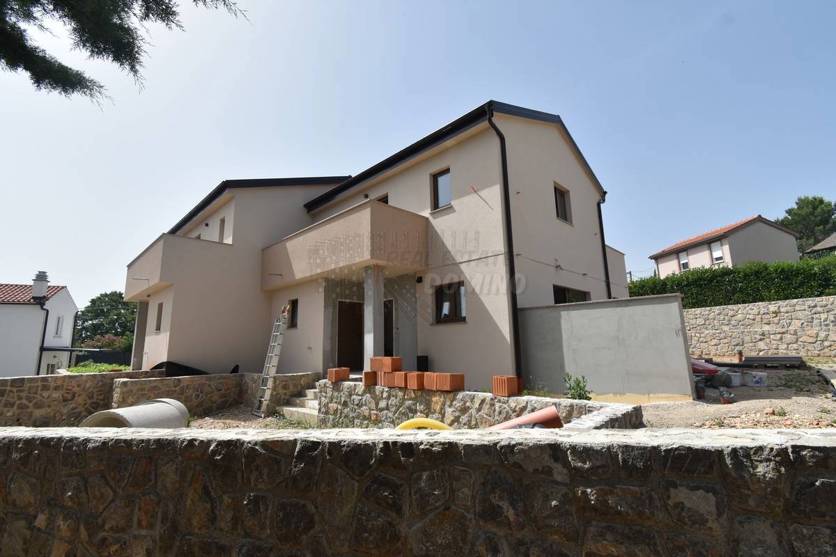 Lepa novogradnja v bližini mesta Krk!