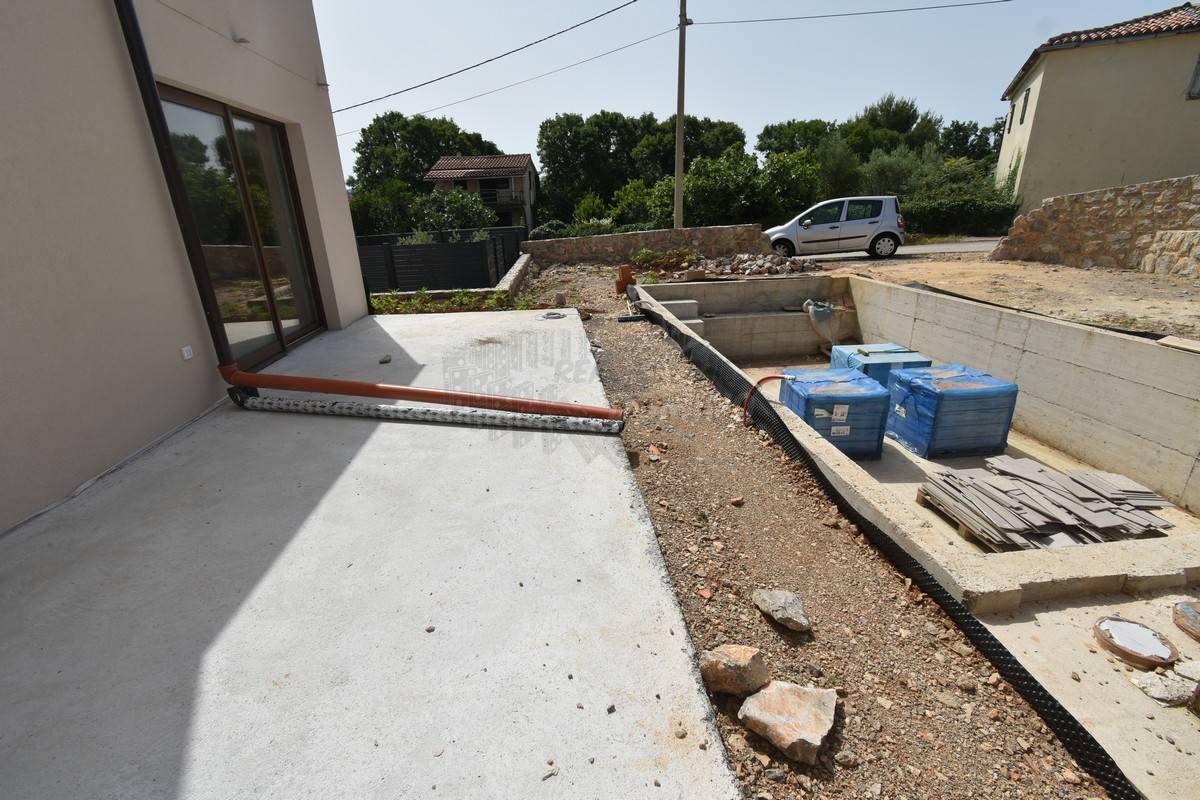 Lepa novogradnja v bližini mesta Krk!