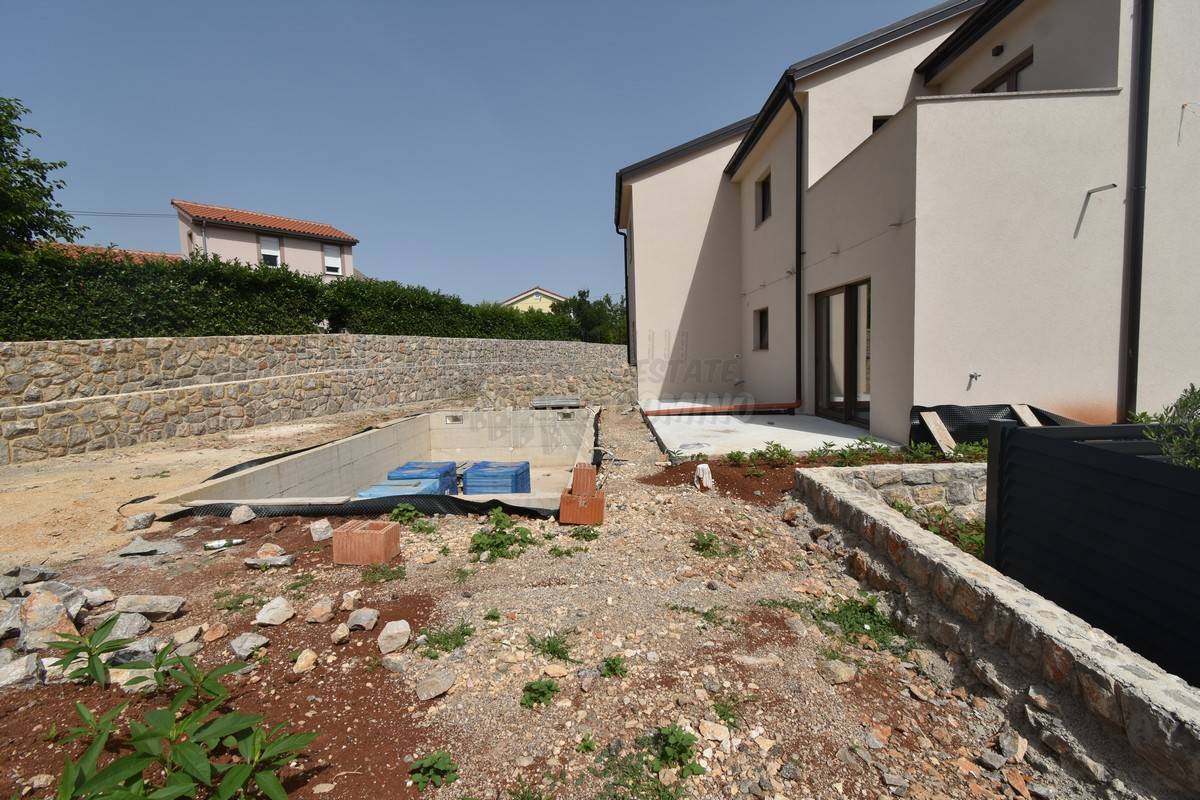Lepa novogradnja v bližini mesta Krk!