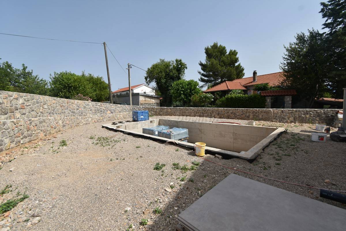 Lepa novogradnja v bližini mesta Krk!