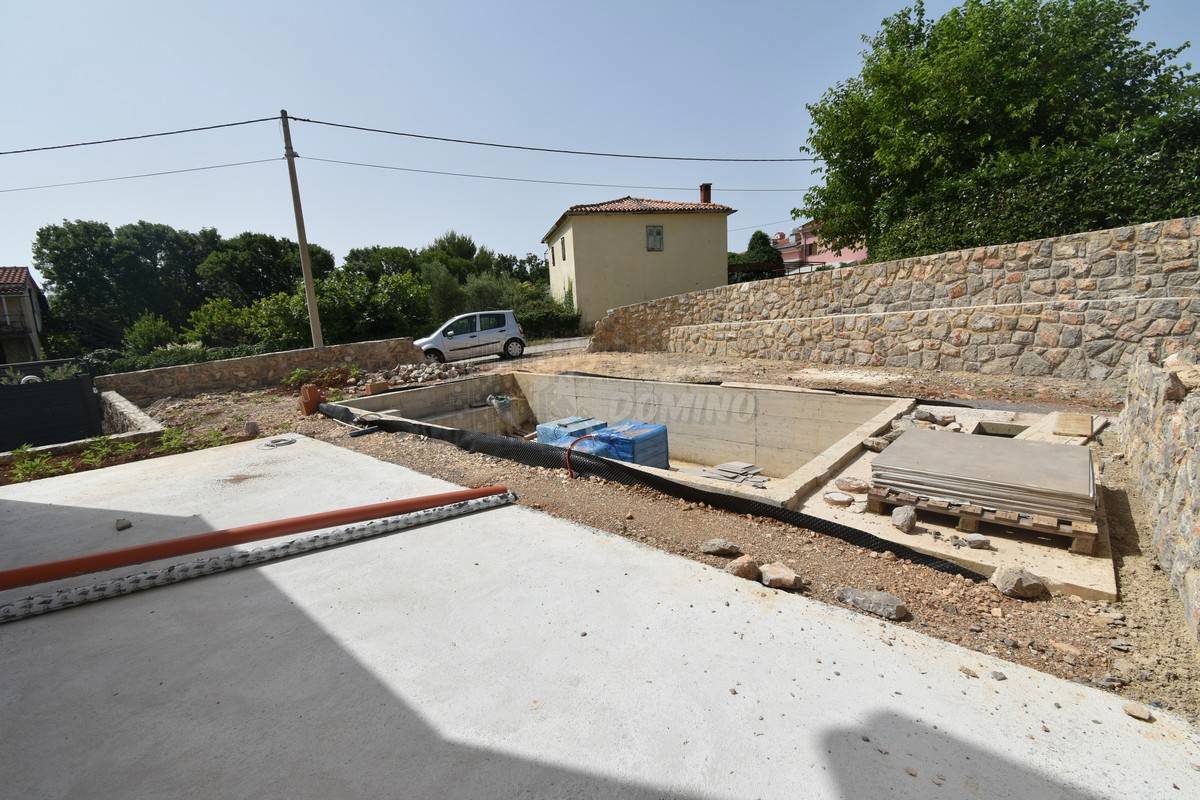 Lepa novogradnja v bližini mesta Krk!