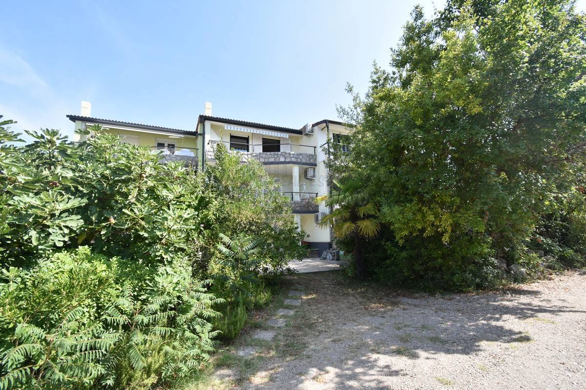 Stanovanje s čudovitim razgledom in 2 terasama! Mesto Krk!