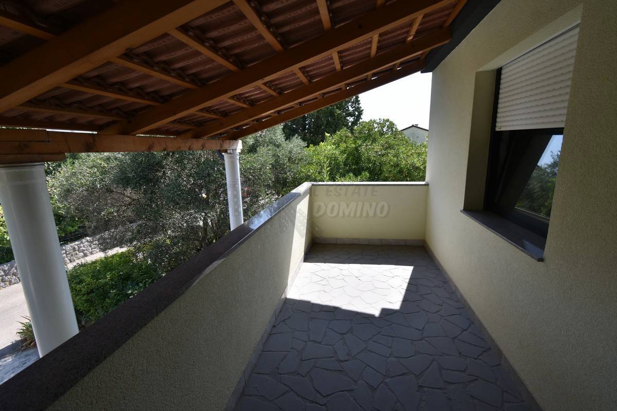 Stanovanje s čudovitim razgledom in 2 terasama! Mesto Krk!