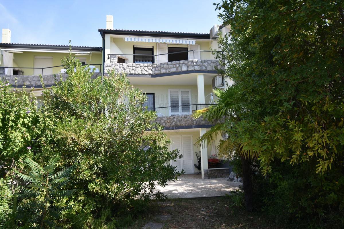 Stanovanje s čudovitim razgledom in 2 terasama! Mesto Krk!