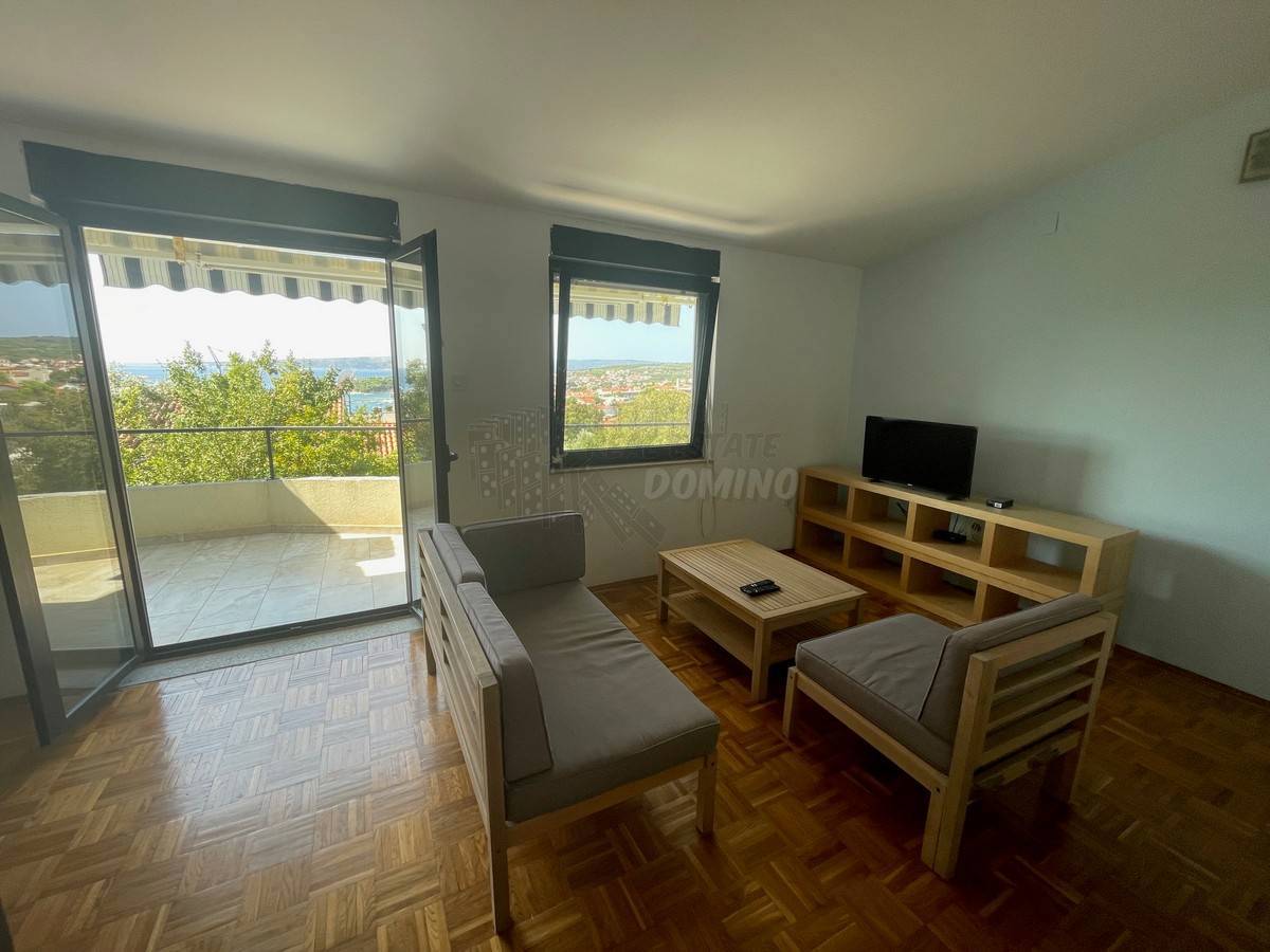 Stanovanje s čudovitim razgledom in 2 terasama! Mesto Krk!