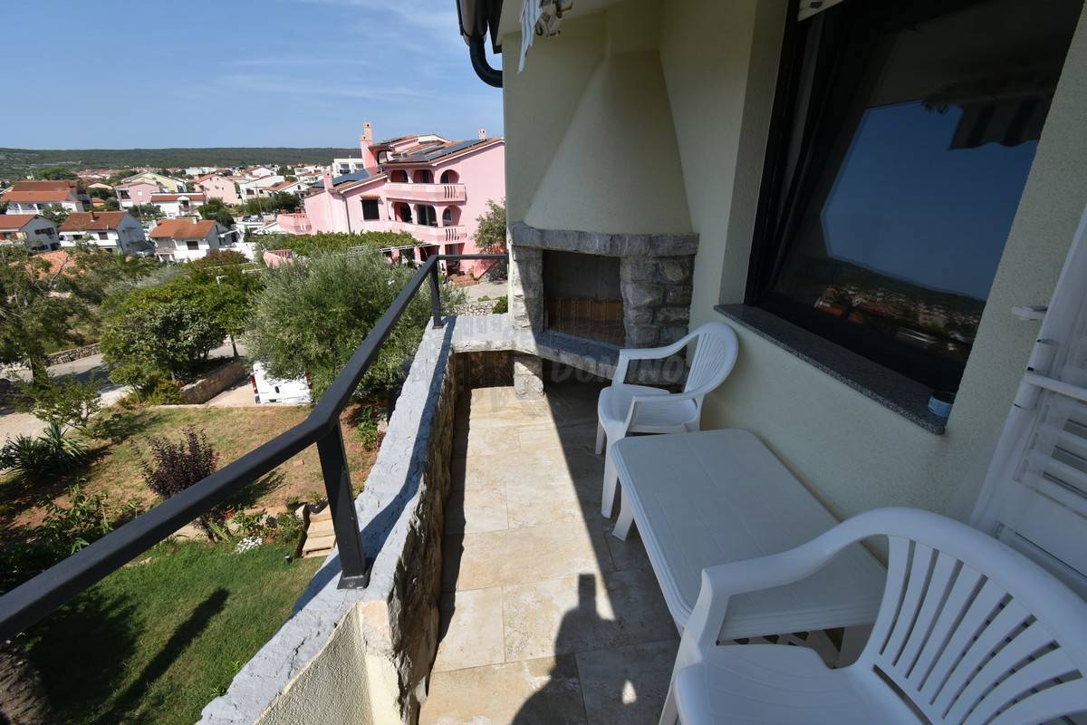 Stanovanje s čudovitim razgledom in 2 terasama! Mesto Krk!