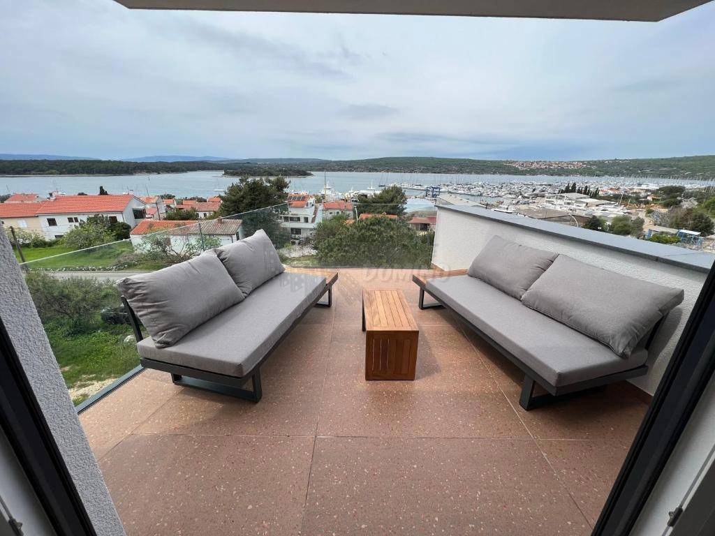 Čudovit Penthouse s panoramskim razgledom! Punat