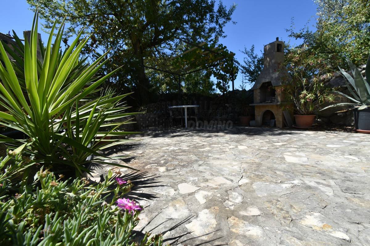 Prekrasna renovirana kuća z okućnico! Otok Krk!