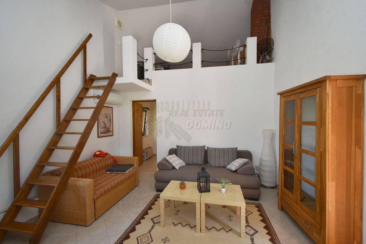 Prekrasna renovirana kuća z okućnico! Otok Krk!