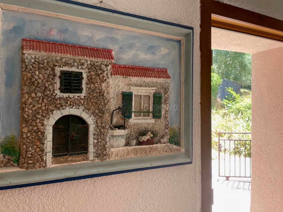 Prekrasna renovirana kuća z okućnico! Otok Krk!