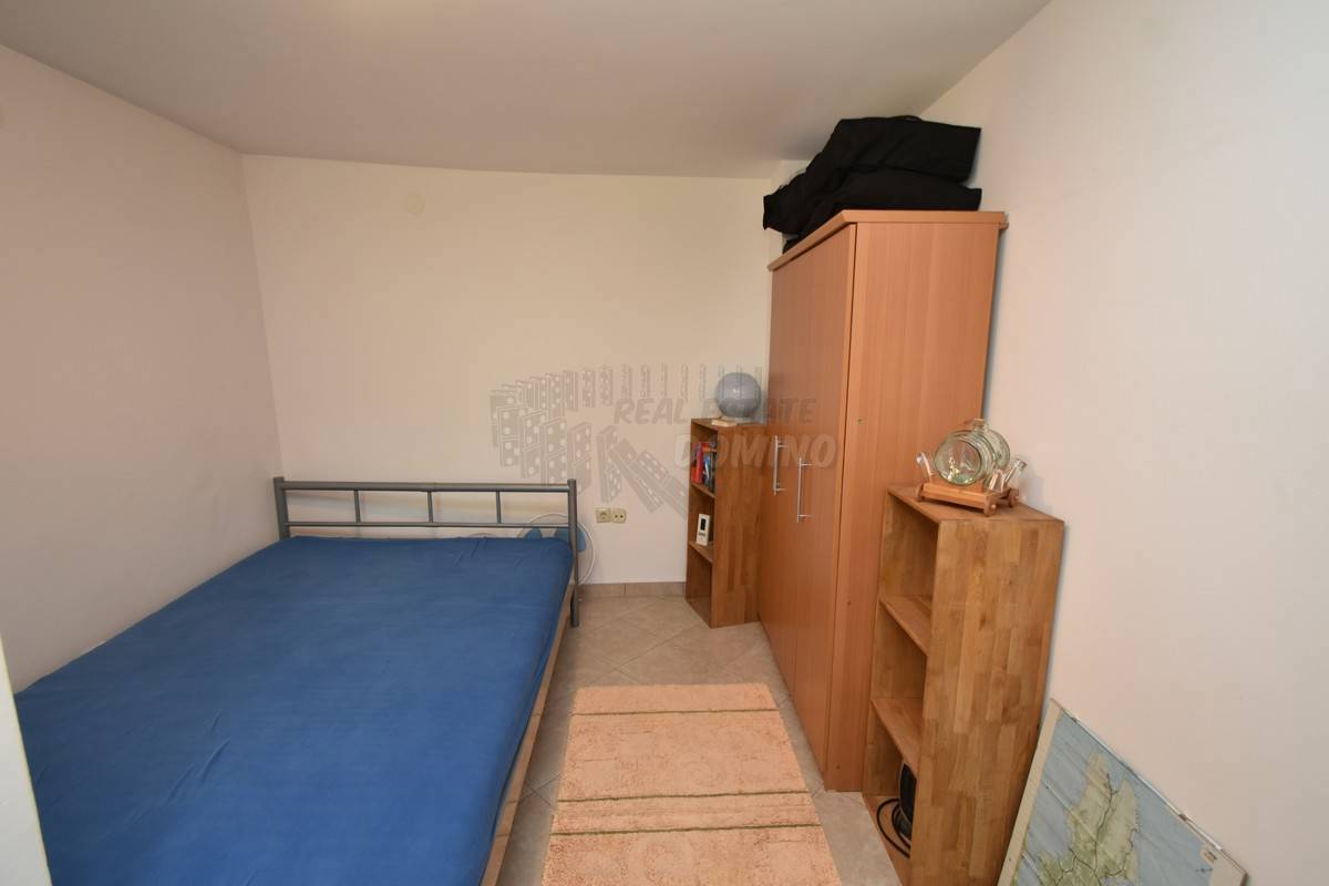 Prekrasna renovirana kuća z okućnico! Otok Krk!