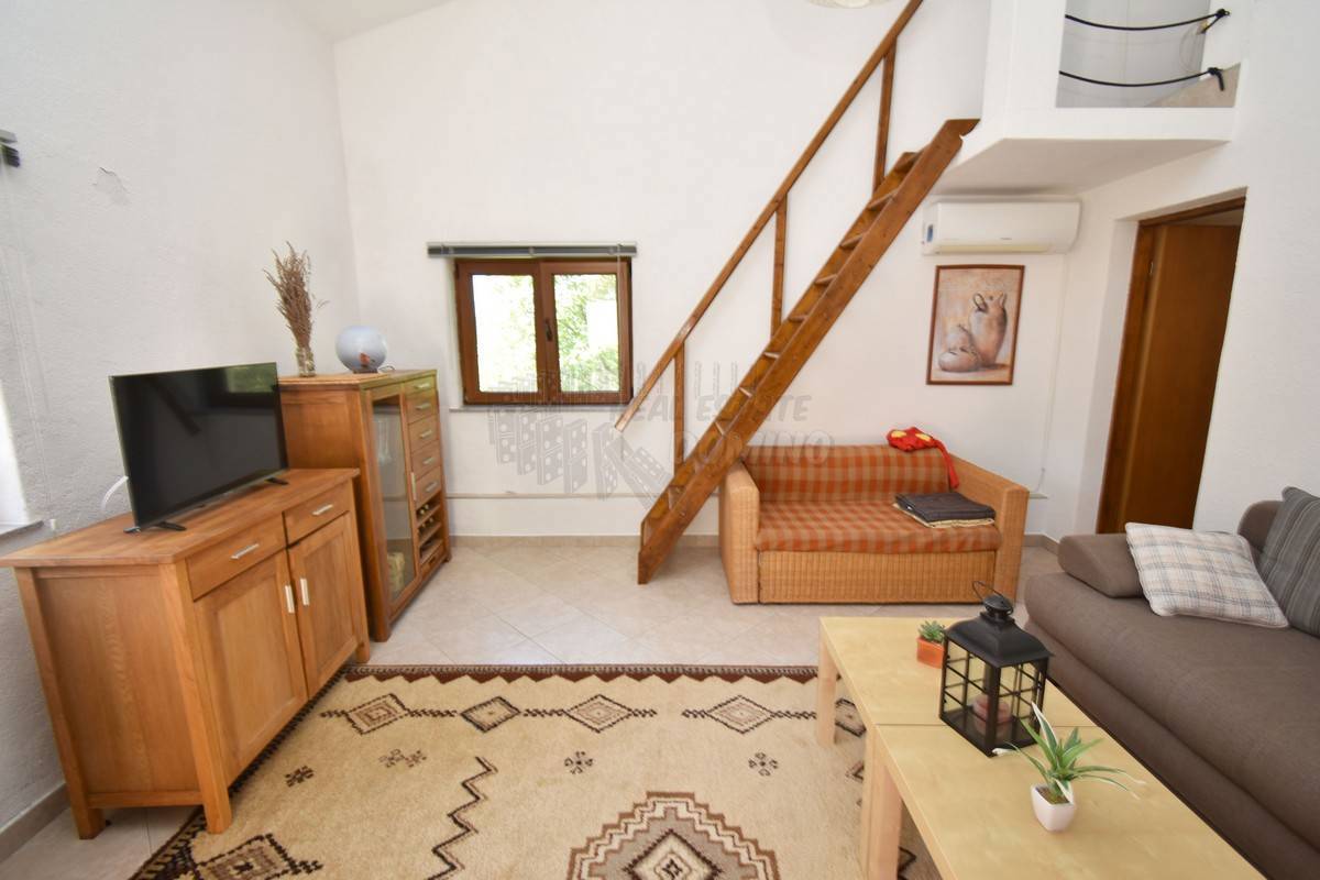 Prekrasna renovirana kuća z okućnico! Otok Krk!