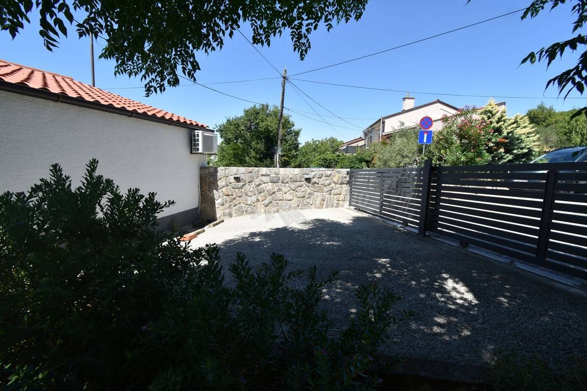 Hiša 70 metrov od morja! Punat