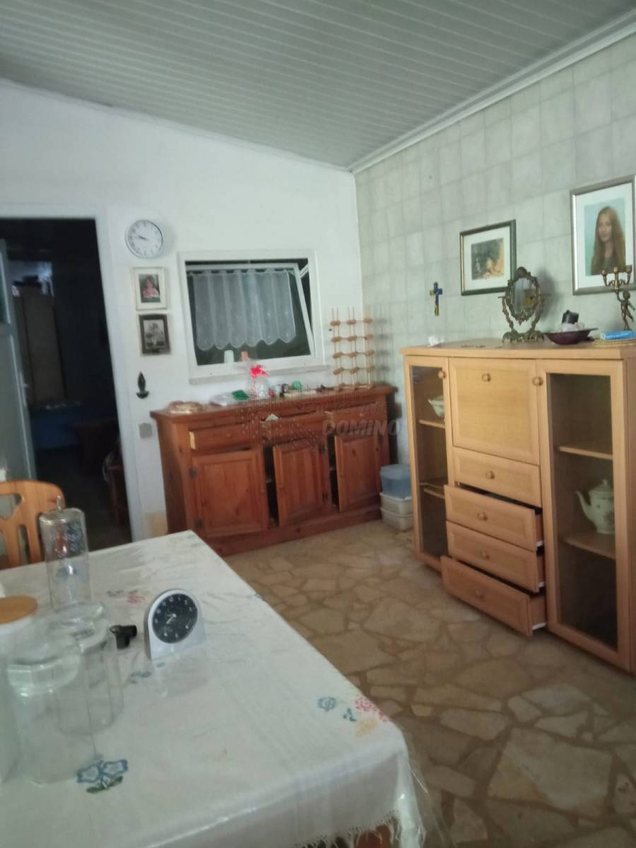 Hiša s kar 1500 m2 vrta - mesto Krk