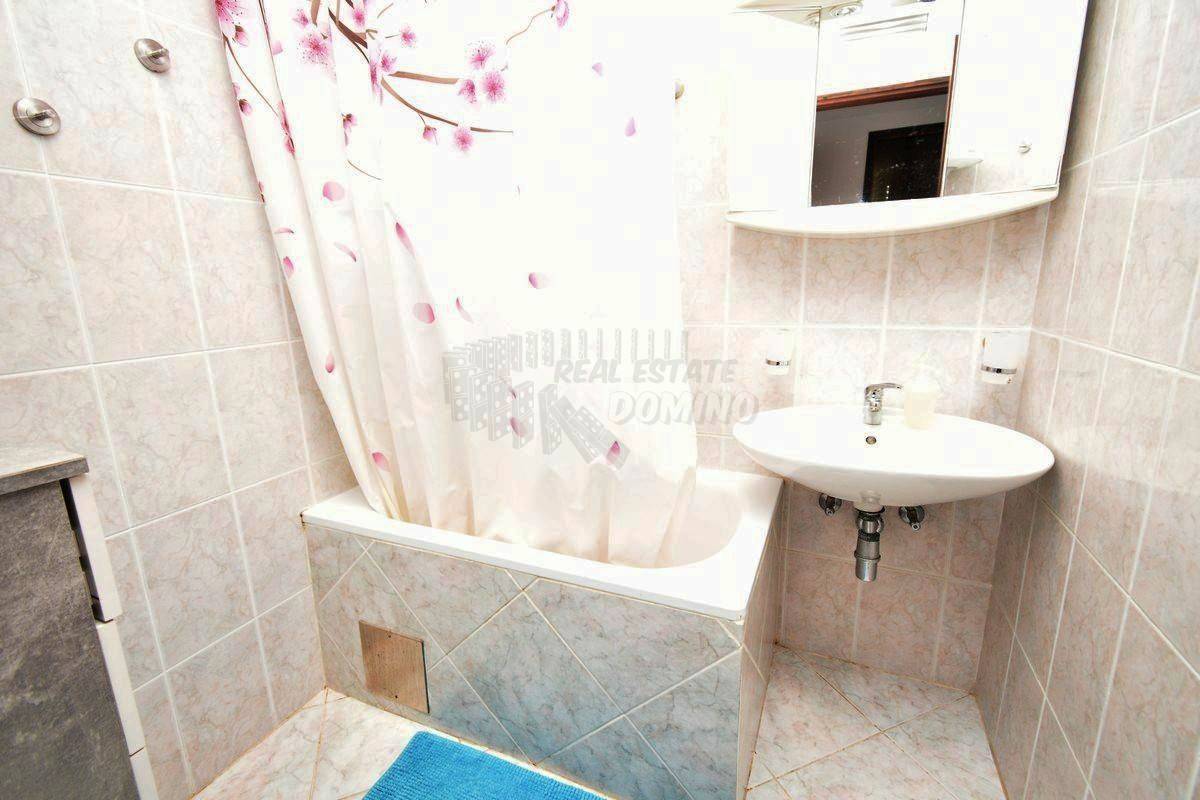 Hiša s 3 ločenimi apartmaji in vrtom! Njivice